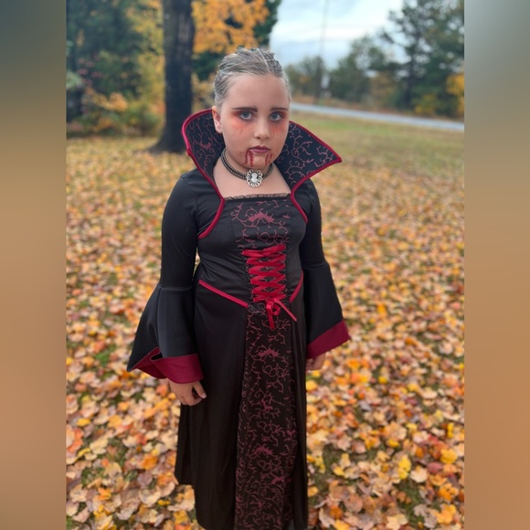 Girls Vampire Costume - Picture 1 of 3
